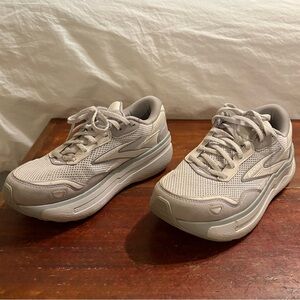 Brooks Women's Ghost Max Athletic Shoes in Gray